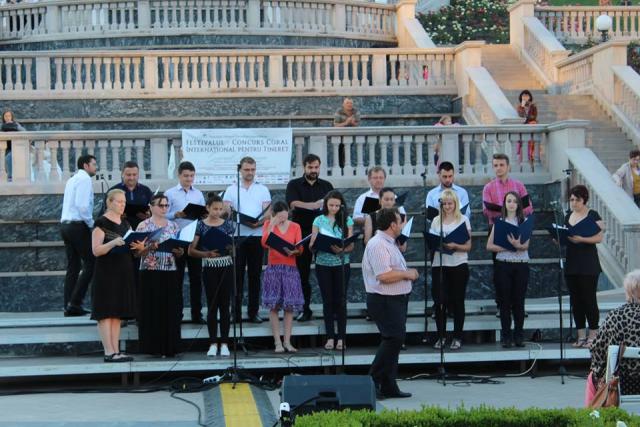 Corul de cameră „Dorna“ şi Corul „Ecclesia“, prezente la Festivalul-Concurs Coral Internaţional pentru Tineret „Gavriil Musicescu“