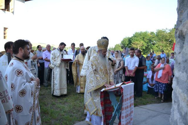 Biserica „Sfânta Cuvioasă Parascheva” din Strahotin, jud. Botoşani a fost sfințită