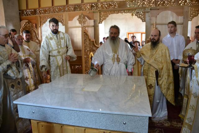 Biserica „Sfânta Cuvioasă Parascheva” din Strahotin, jud. Botoşani a fost sfințită