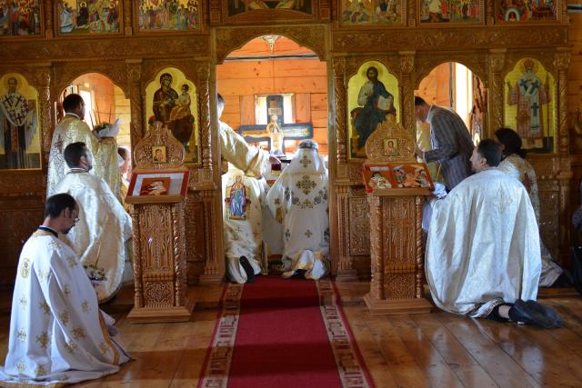 Sfinţire de biserică la Mănăstirea Ştiubieni (Galerie FOTO)