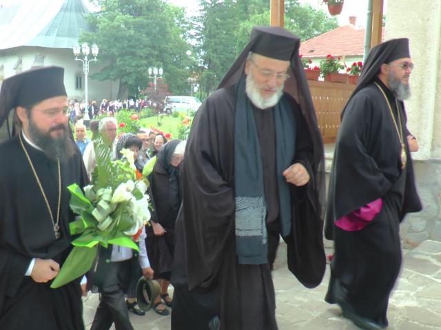 Patru ierarhi la hramul Mănăstirii Bogdana din Rădăuţi
