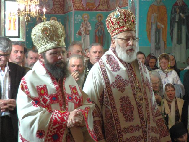 Patru ierarhi la hramul Mănăstirii Bogdana din Rădăuţi