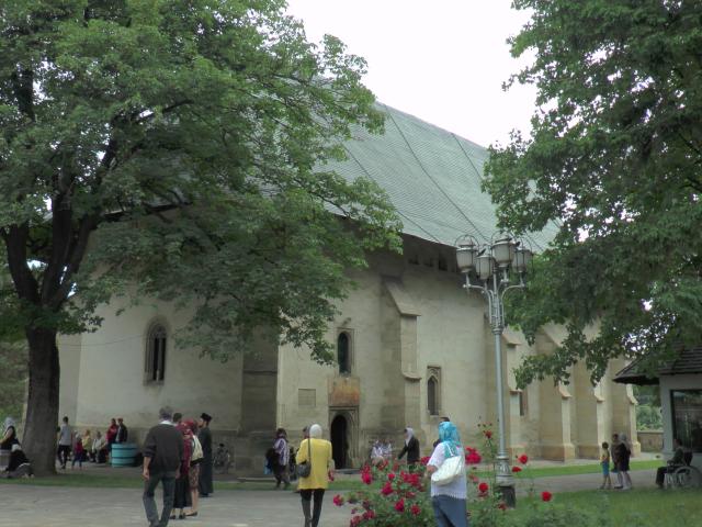 Patru ierarhi la hramul Mănăstirii Bogdana din Rădăuţi