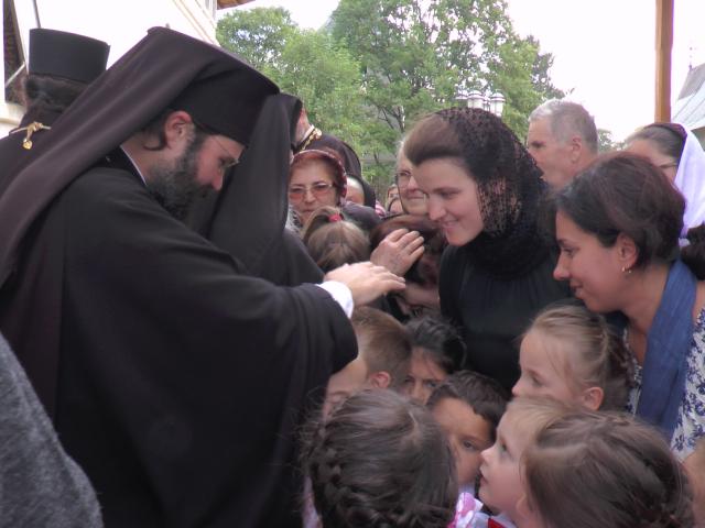 Patru ierarhi la hramul Mănăstirii Bogdana din Rădăuţi