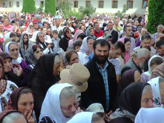 Hram la Putna: „Să luptăm fiecare prin rugăciunea noastră şi să nu ne războim niciodată între noi“