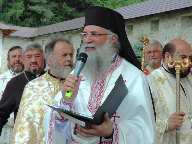 Hram la Putna: „Să luptăm fiecare prin rugăciunea noastră şi să nu ne războim niciodată între noi“