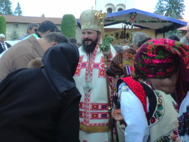 Hram la Putna: „Să luptăm fiecare prin rugăciunea noastră şi să nu ne războim niciodată între noi“