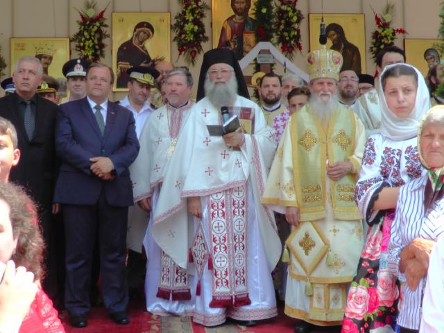 Hram la Putna: „Să luptăm fiecare prin rugăciunea noastră şi să nu ne războim niciodată între noi“