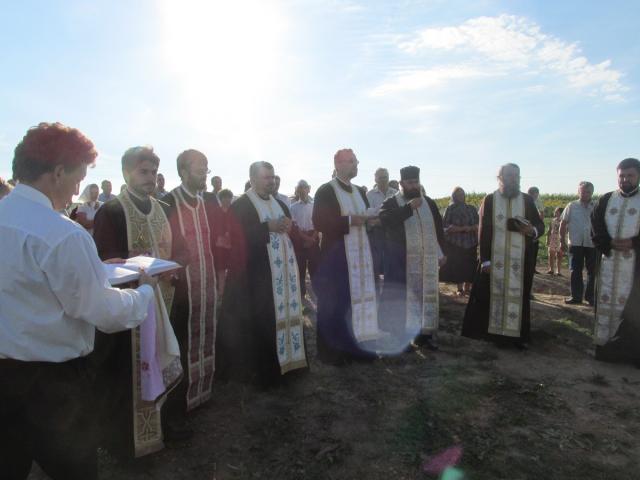 Monument în amintirea ctitorilor bisericii din Tăuteşti