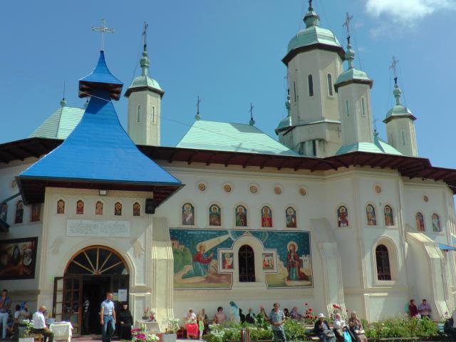 Liturghie arhierească la Mănăstirea Bogdăneşti