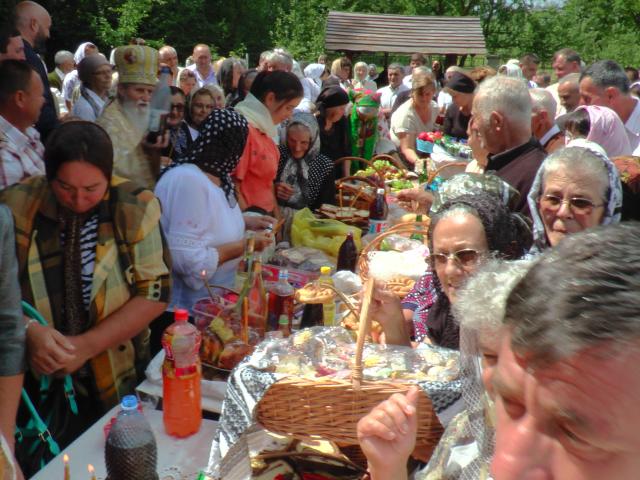 Liturghie arhierească la Mănăstirea Bogdăneşti