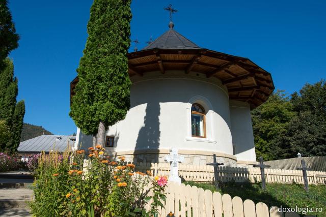 Mănăstirea Horăicioara, „cuibul” iubitorilor de liniște