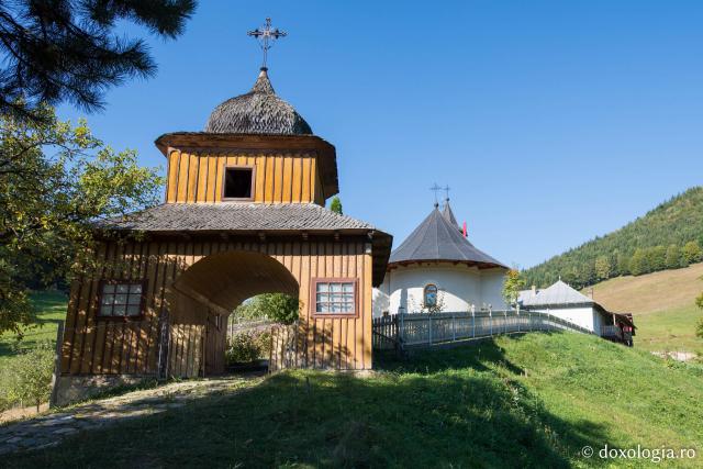 Mănăstirea Horăicioara, „cuibul” iubitorilor de liniște