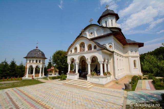 Mănăstirea „Sfinţii Apostoli Petru şi Pavel” – Cârţişoara, Sibiu