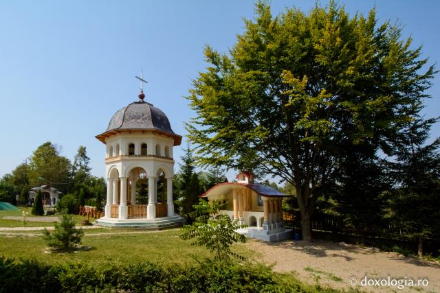 Mănăstirea „Sfinţii Apostoli Petru şi Pavel” – Cârţişoara, Sibiu