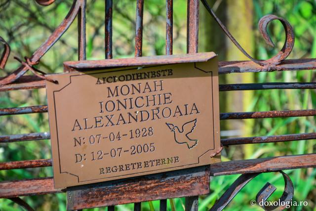 mormântul părintelui Ionichie Alexandroaia
