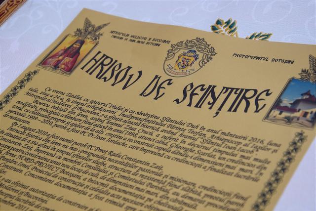 Sfințire la Botoșani: „Frumusețea unei biserici se împlineşte numai atunci când ea este plină de credincioşi”