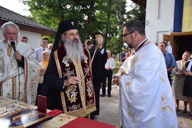 Așezământul-clopotniță din Parohia Hândrești, sfințit de IPS Mitropolit Teofan