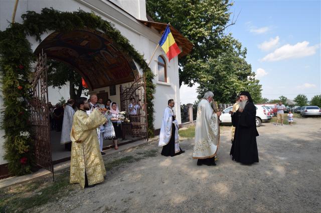 Așezământul-clopotniță din Parohia Hândrești, sfințit de IPS Mitropolit Teofan