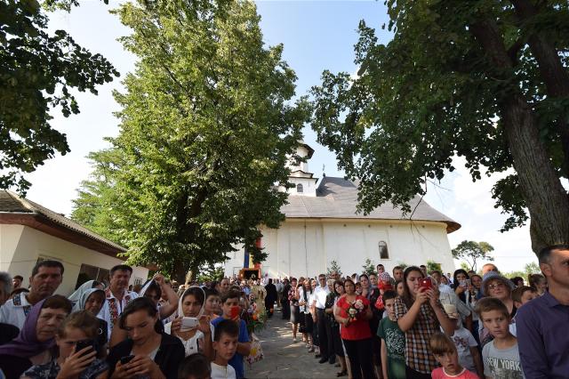 Așezământul-clopotniță din Parohia Hândrești, sfințit de IPS Mitropolit Teofan