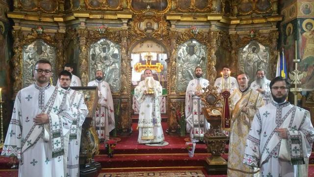 Liturghie arhierească la catedrala din Roman