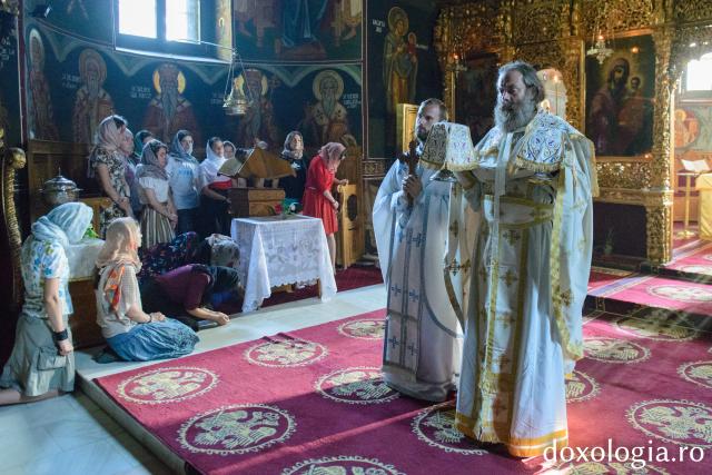 A început a doua ediţie a pelerinajului „Pe urmele sfinților nemțeni”
