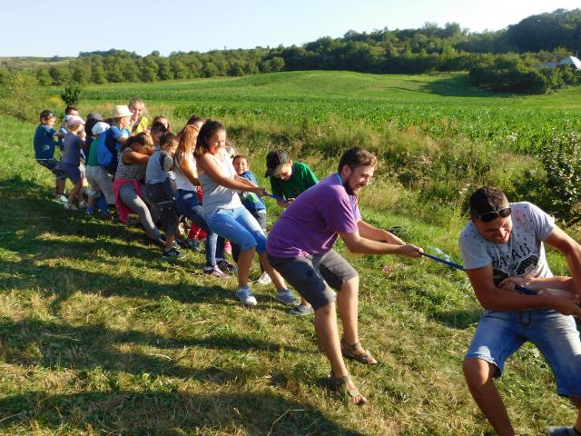 Prima tabără din Pridvorul Satului, prima bucurie pentru tinerii din Talpa