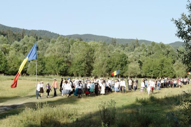 La pas pe urmele sfinţilor nemţeni: „Da, împreună am biruit 170 km!“ (GALERIE FOTO)