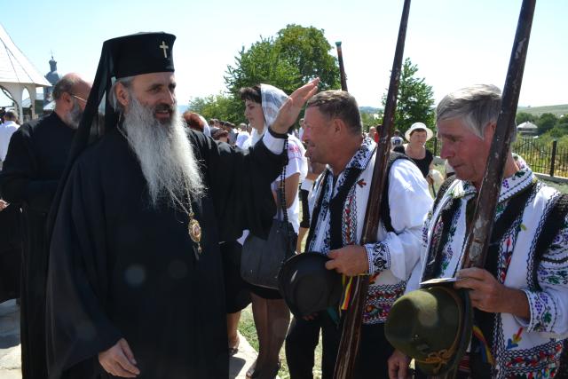 Peste 2000 de credincioși au participat la sfințirea bisericii parohiei „Duminica Tuturor Sfinților” din satul Rediu, protopopiatul Roznov, județul Neamț