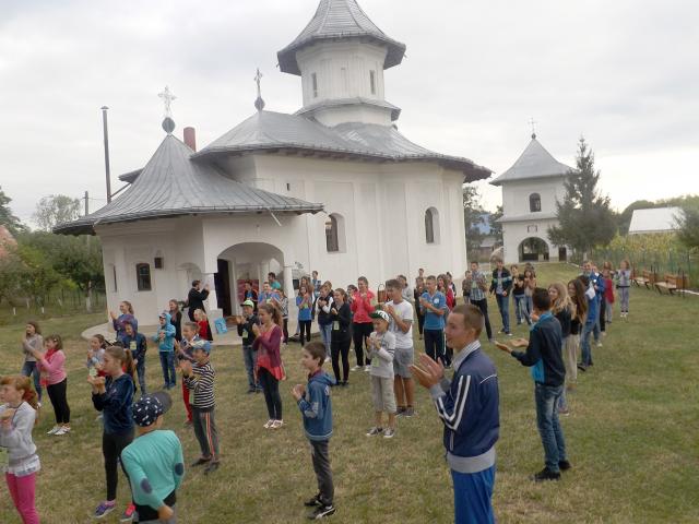 Bucurie pe chipurile copiilor din tabăra de la Brăteşti