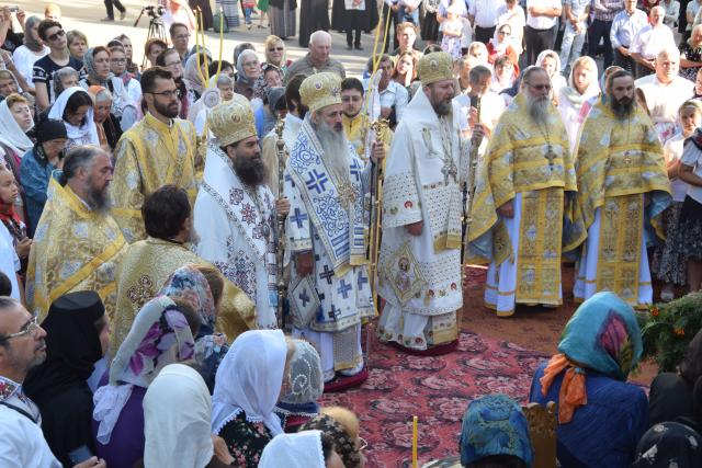 Hram la biserica Seminarului de la Mănăstirea Neamț: „Ar trebui să învățăm din viețile sfinților și să ne radicalizăm în bine”