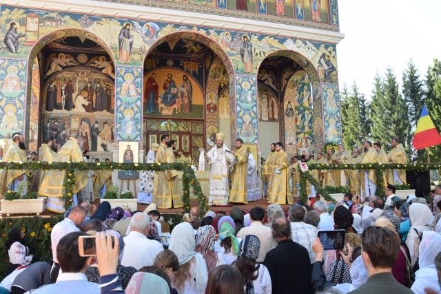 Hram la biserica Seminarului de la Mănăstirea Neamț: „Ar trebui să învățăm din viețile sfinților și să ne radicalizăm în bine”
