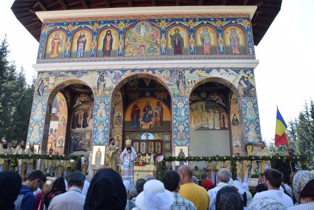 Hram la biserica Seminarului de la Mănăstirea Neamț: „Ar trebui să învățăm din viețile sfinților și să ne radicalizăm în bine”