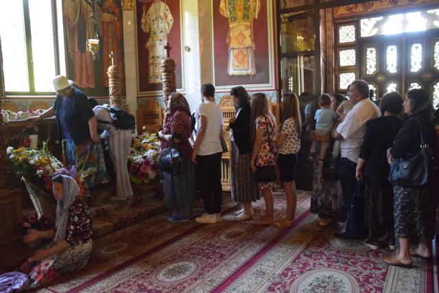 Hram la biserica Seminarului de la Mănăstirea Neamț: „Ar trebui să învățăm din viețile sfinților și să ne radicalizăm în bine”