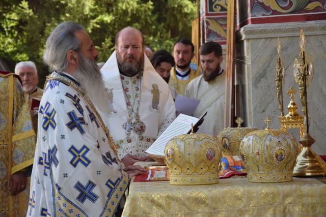 Hram la biserica Seminarului de la Mănăstirea Neamț: „Ar trebui să învățăm din viețile sfinților și să ne radicalizăm în bine”