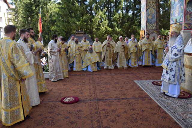Hram la biserica Seminarului de la Mănăstirea Neamț: „Ar trebui să învățăm din viețile sfinților și să ne radicalizăm în bine”