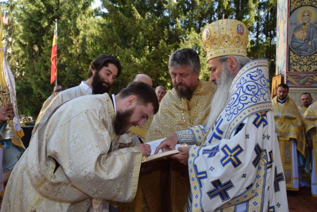 Hram la biserica Seminarului de la Mănăstirea Neamț: „Ar trebui să învățăm din viețile sfinților și să ne radicalizăm în bine”