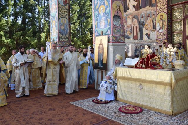 Hram la biserica Seminarului de la Mănăstirea Neamț: „Ar trebui să învățăm din viețile sfinților și să ne radicalizăm în bine”