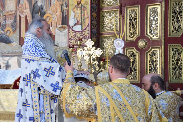 Hram la biserica Seminarului de la Mănăstirea Neamț: „Ar trebui să învățăm din viețile sfinților și să ne radicalizăm în bine”