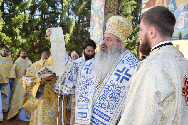 Hram la biserica Seminarului de la Mănăstirea Neamț: „Ar trebui să învățăm din viețile sfinților și să ne radicalizăm în bine”