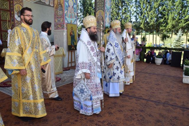 Hram la biserica Seminarului de la Mănăstirea Neamț: „Ar trebui să învățăm din viețile sfinților și să ne radicalizăm în bine”