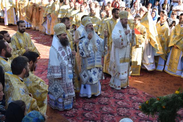 Hram la biserica Seminarului de la Mănăstirea Neamț: „Ar trebui să învățăm din viețile sfinților și să ne radicalizăm în bine”
