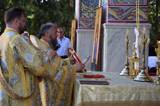 Hram la biserica Seminarului de la Mănăstirea Neamț: „Ar trebui să învățăm din viețile sfinților și să ne radicalizăm în bine”