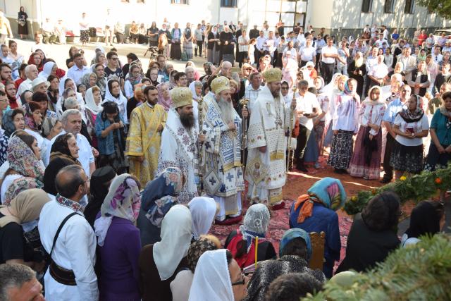 Hram la biserica Seminarului de la Mănăstirea Neamț: „Ar trebui să învățăm din viețile sfinților și să ne radicalizăm în bine”