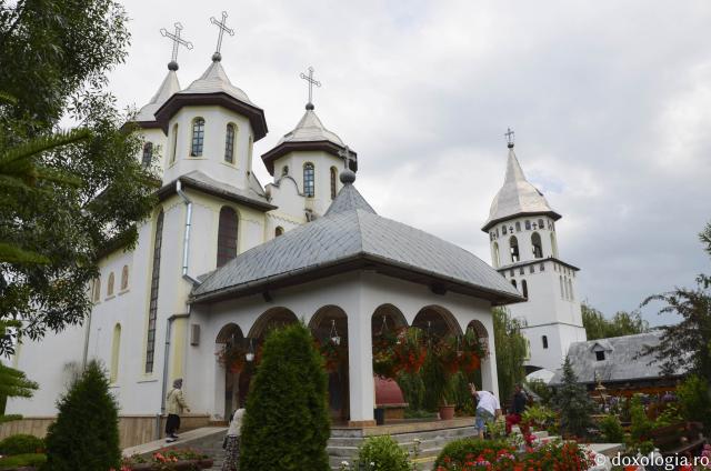 Mănăstirea Dumbrava - un colț de rai din județul Alba (galerie FOTO)