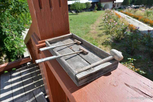 Cât de veche este comunitatea călugărilor de la Horaița?
