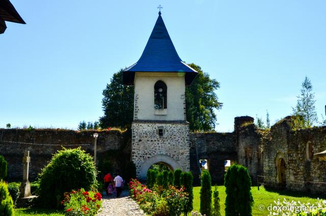 Petru Rareș și Alexandru Lăpușneanu, ctitori-continuatori ai Mănăstirii Tazlău