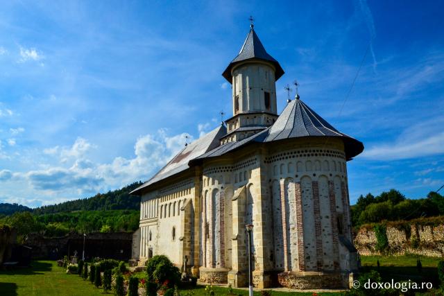 Linii arhitecturale la Mănăstirea Tazlău