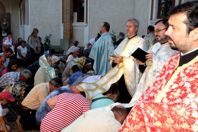Bucurie duhovnicească lângă moaştele Sfântului Mare Mucenic Teodor Tiron