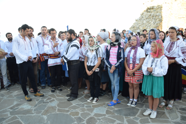 Liturghie arhierească, în cadrul pelerinajului pedestru „Pe urmele sfinţilor nemţeni”